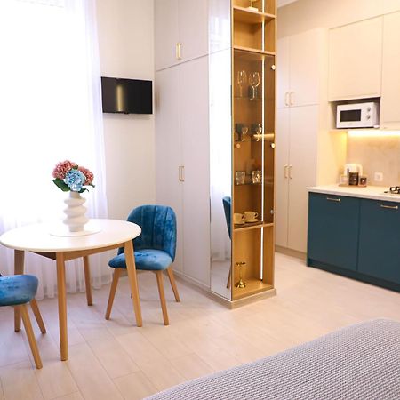 Modern Apartment, 3Mins To Opera Lviv Eksteriør bilde