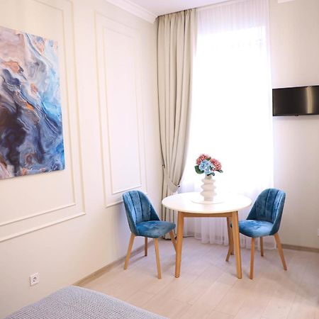 Modern Apartment, 3Mins To Opera Lviv Eksteriør bilde